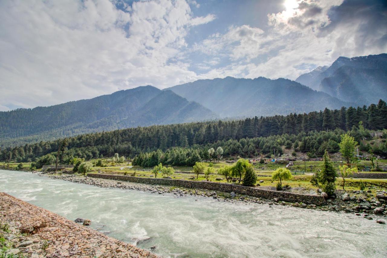 Hotel Little Silver Pahalgam Exterior photo