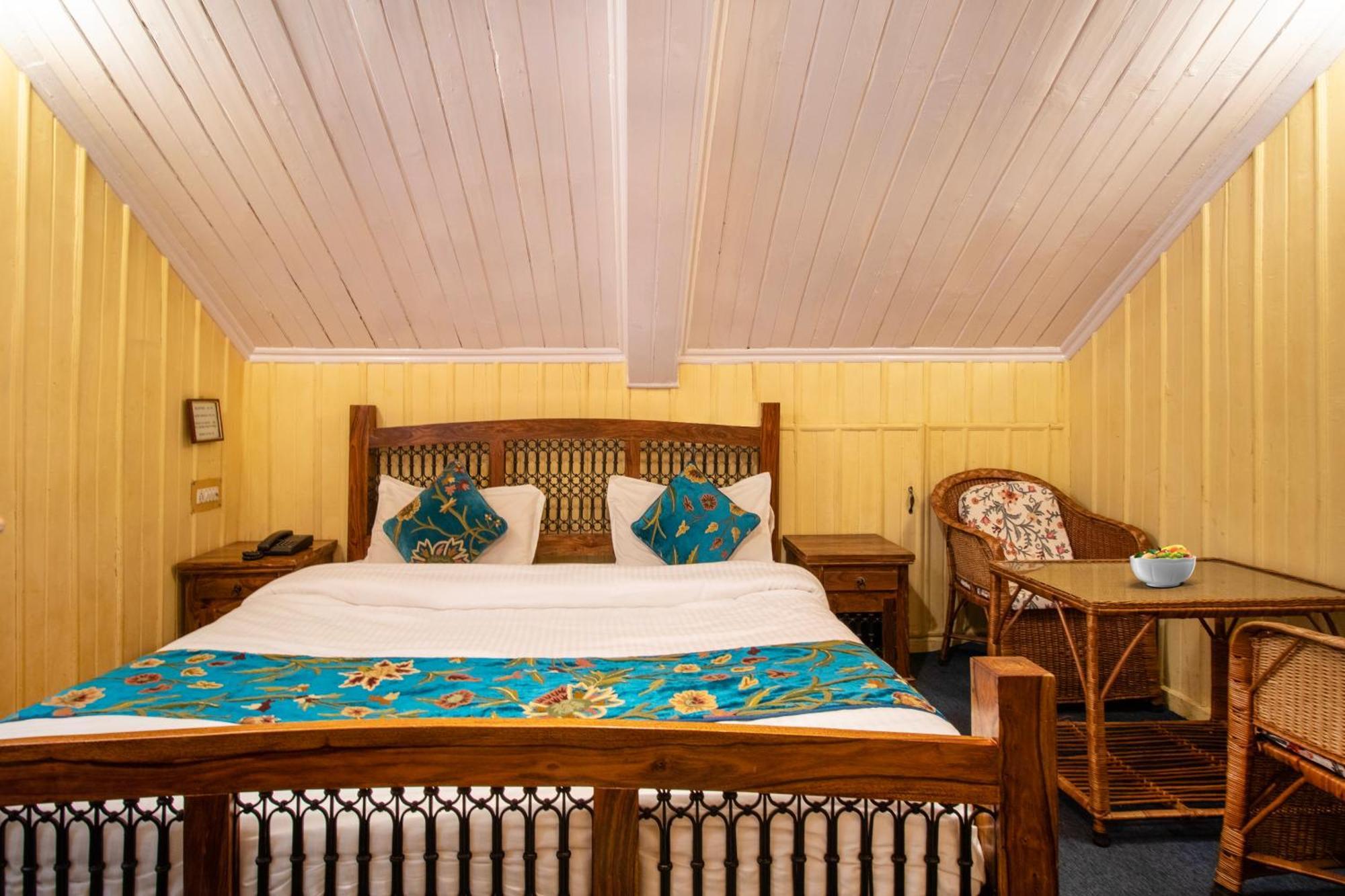 Hotel Little Silver Pahalgam Exterior photo