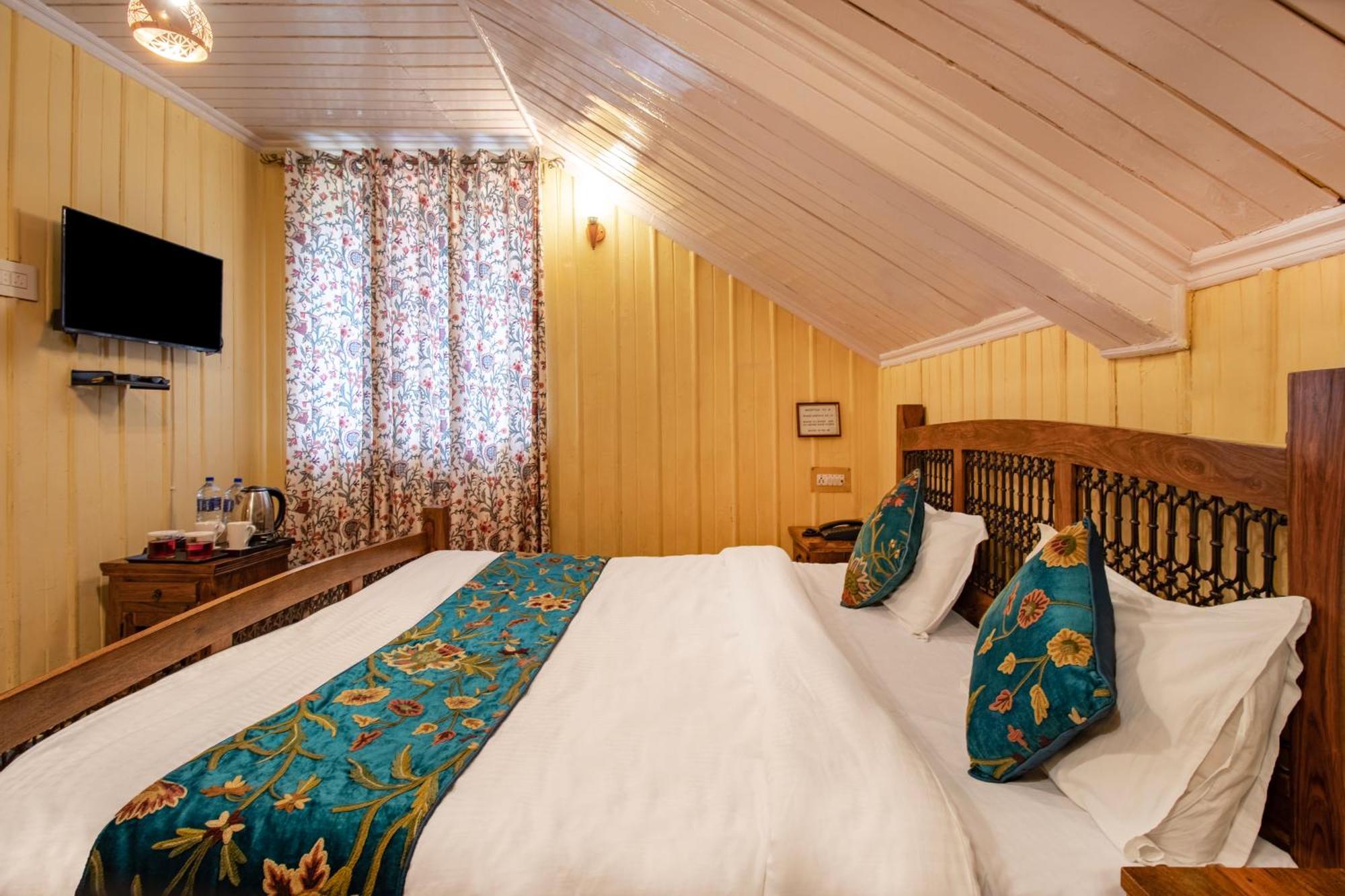 Hotel Little Silver Pahalgam Exterior photo