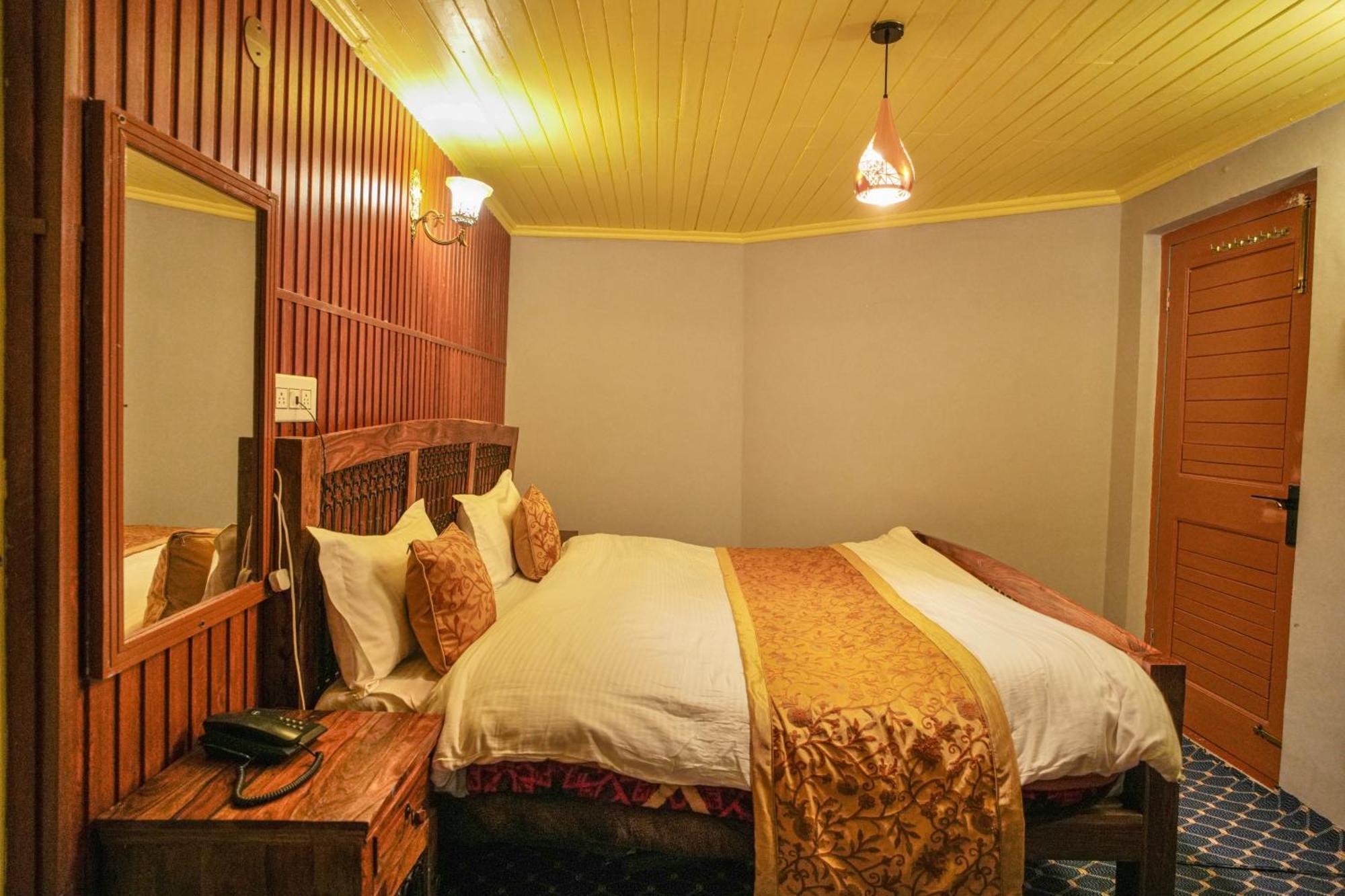 Hotel Little Silver Pahalgam Exterior photo