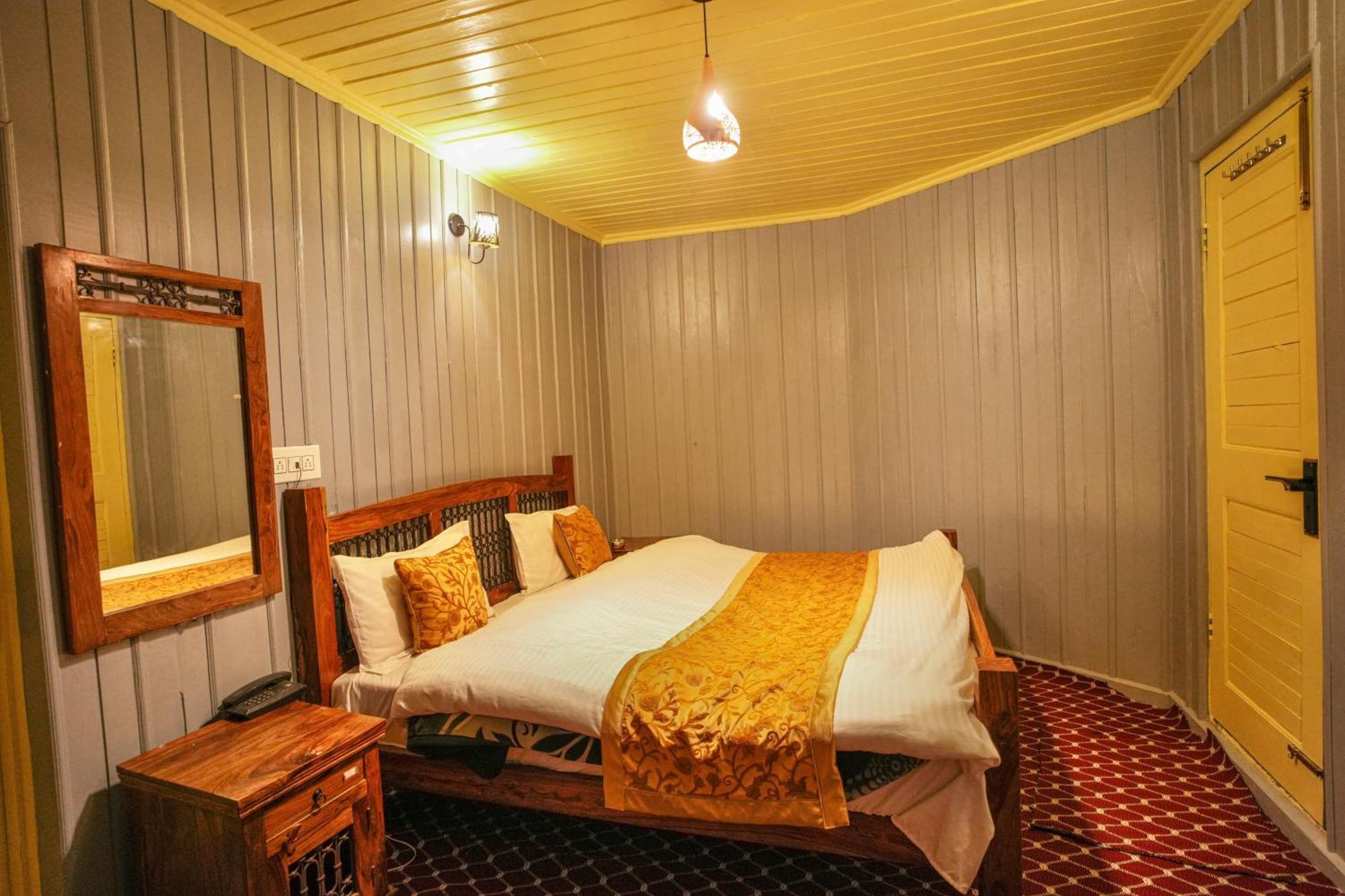 Hotel Little Silver Pahalgam Exterior photo