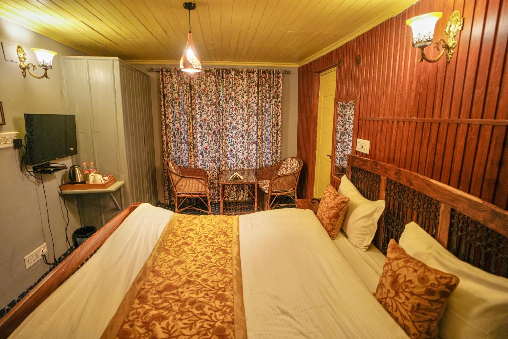 Hotel Little Silver Pahalgam Exterior photo